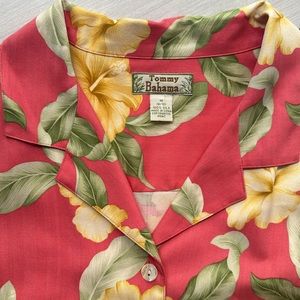 Tommy Bahama silk coral Hawaiian floral button down Medium … no flaws